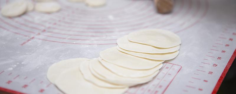 饺子皮变春卷皮的做法 饺子皮做春卷皮的做法窍门