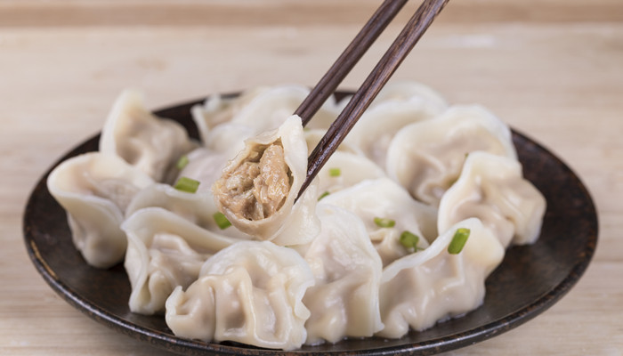 煮饺子用冷水还是热水 煮饺子用冷水还是热水煮多久