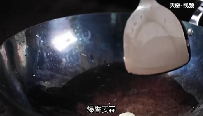 豌豆木耳炒鱼块的做法 豌豆木耳炒鱼块怎么做