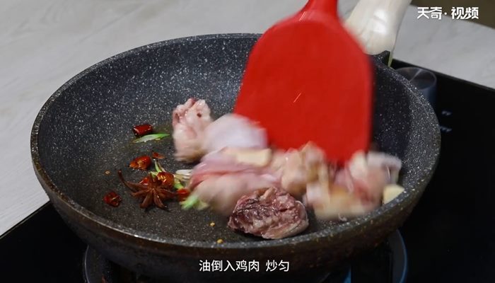 土豆炖鸡块的家常做法 土豆炖鸡块怎么做