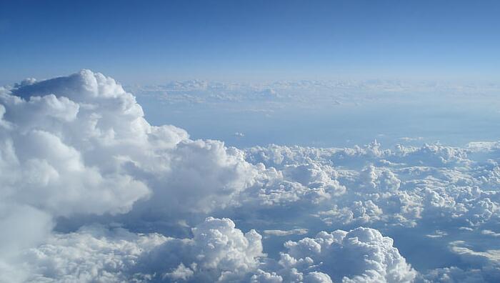 关于云彩的词语有哪些 天上的云彩可以用什么词形容
