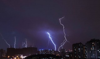 追逐雷和闪电的力量是哪首歌 奔跑歌曲奔跑歌词欣赏