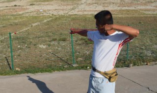 弹弓打法的瞄准技巧 弹弓的正确打法和瞄准法