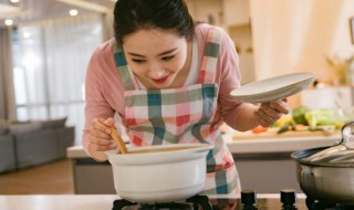 莲子鸽子汤的做法 莲子鸽子汤的做法视频