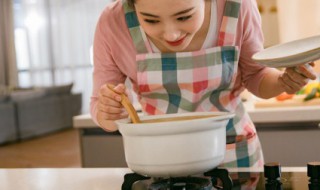 银耳鸡汤的做法（银耳鸡汤的做法大全）