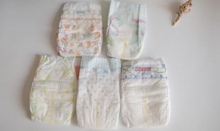 婴儿穿纸尿裤方法 婴儿纸尿裤正确穿法