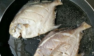 干煎银鲳怎么做 干煎银鲳鱼的做法