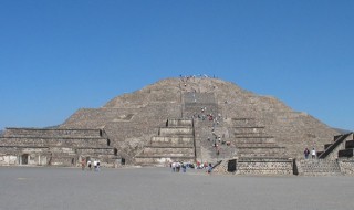 月亮金字塔（墨西哥月亮金字塔）