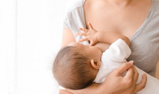 母乳喂养的小技巧 母乳喂养小技巧真人