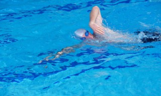 自由泳的方法和技巧是什么（自由泳的技巧与方法）
