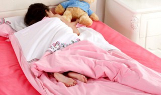 怎么防止宝宝睡觉踢被子 宝宝睡觉防踢被妙招