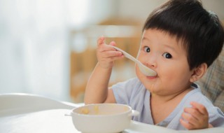 一岁宝宝的辅食鱼肉西蓝花粥怎么做好吃 宝宝辅食西兰花银鱼粥做法