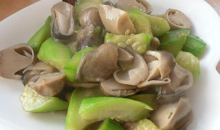 丝瓜草菇的家常做法 丝瓜炒草菇怎么做好吃
