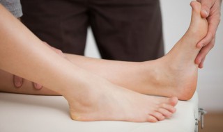 脚部干燥裂口有什么办法 脚部干燥裂口有什么办法治疗