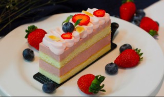 草莓蛋糕的制作方法（草莓蛋糕的制作方法文字）