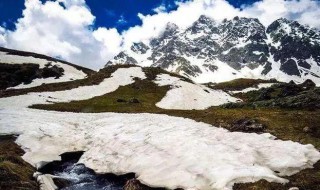 沟渠里的积雪化得快的一面是哪面 沟渠里的积雪化得快的一面是哪面画图