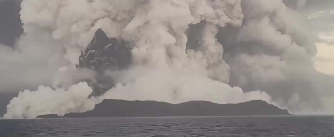 汤加火山在哪里（汤加火山在哪里离中国多远）