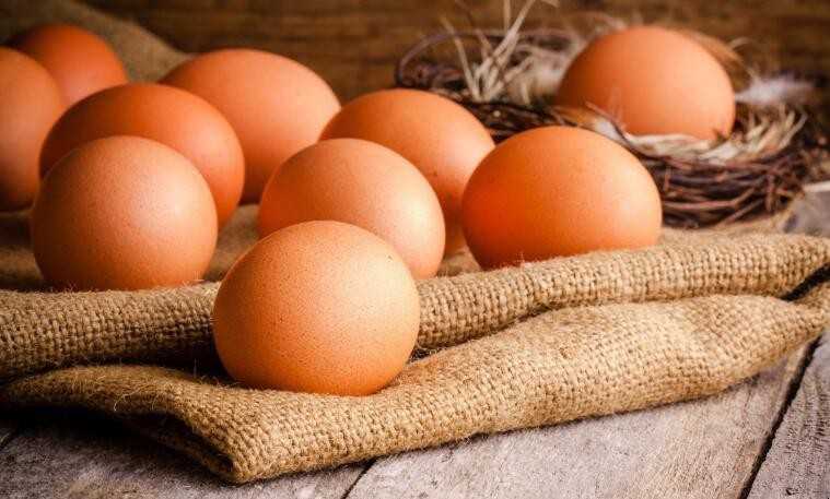 鸡蛋在常温的情况下能放久（鸡蛋在常温的情况下能放久嘛）