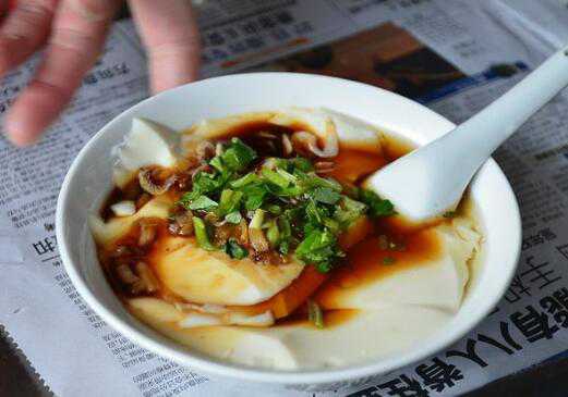 豆腐脑怎么做，豆腐脑的制作方法（豆腐脑制作过程怎样制作豆腐脑）