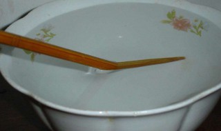 为什么筷子在水里是弯的（为什么筷子在水里是弯的作文）