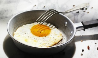 怎样煎一个漂亮的单面煎蛋 鸡蛋单面煎怎么做