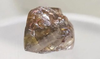 本身的元素与金刚石一样的矿物质是 本身的元素与金刚石一样的矿物质是水莓金