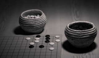 围棋的黑子比白子大吗 围棋黑子比白子多几颗