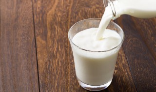 鲜奶能放冰箱冷藏几天 鲜奶在冰箱冷藏室可以放几天