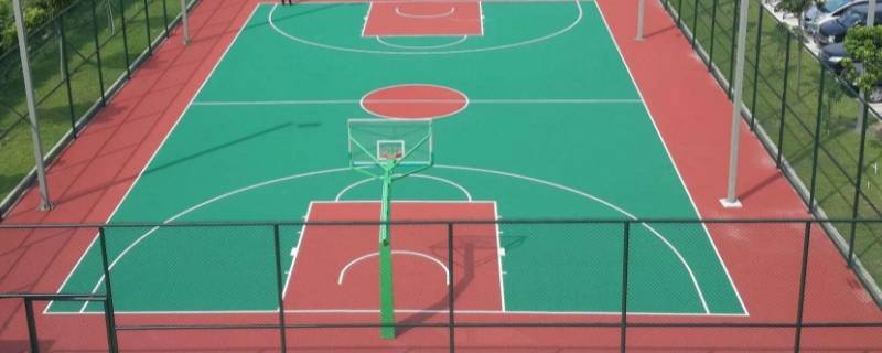篮球场有多少平方米（一个正规的篮球场有多少平方米）