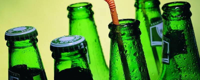 啤酒瓶为什么做成绿色 啤酒瓶是绿色