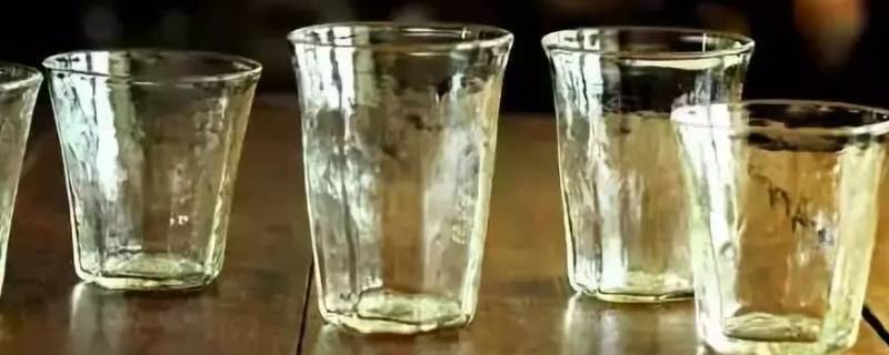 用什么材料制成的器皿会比玻璃硬 用什么材料制成的器皿会比玻璃硬?