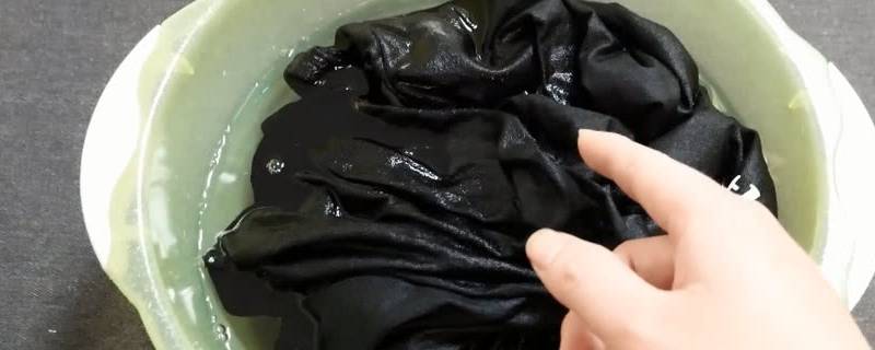 纯棉黑色衣服怎么洗不掉色（新买的纯棉黑色衣服怎么洗不掉色）