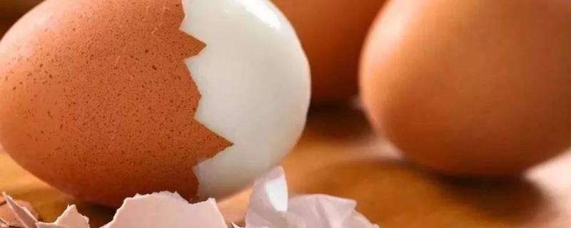 煮鸡蛋剥壳不完整是因为什么（煮鸡蛋不好剥壳是因为为什么）