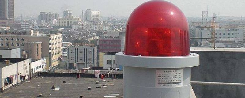 高楼上一闪一闪的红灯是什么 高楼上一闪一闪的红灯是什么航空障碍灯光源