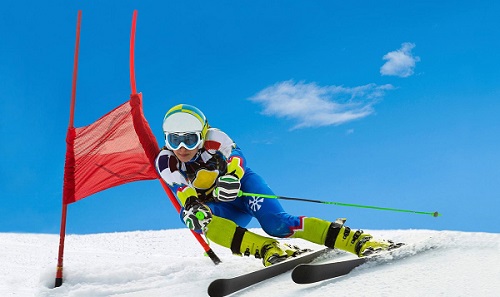 高山滑雪项目中选手在滑行过程中为什么要碰旗子