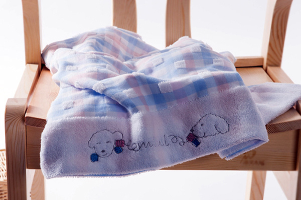 婴儿浴巾材质解析 给宝宝*暖心的呵护