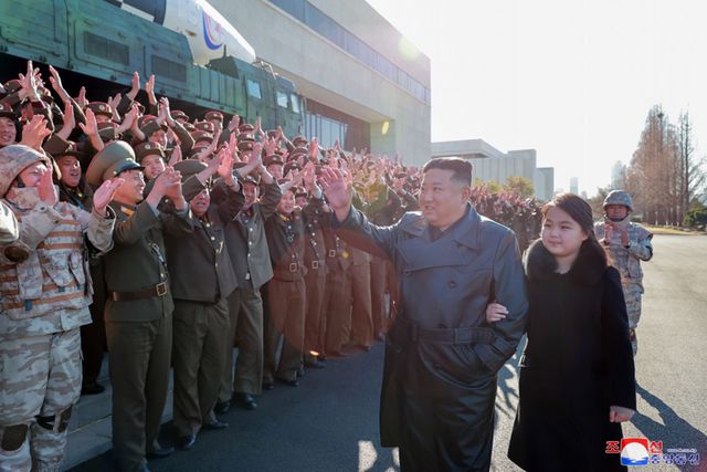 朝鲜阅兵现场画面