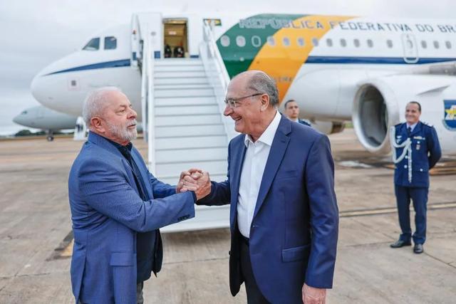 巴西总统卢拉抵达上海（巴西总统鲁拉）