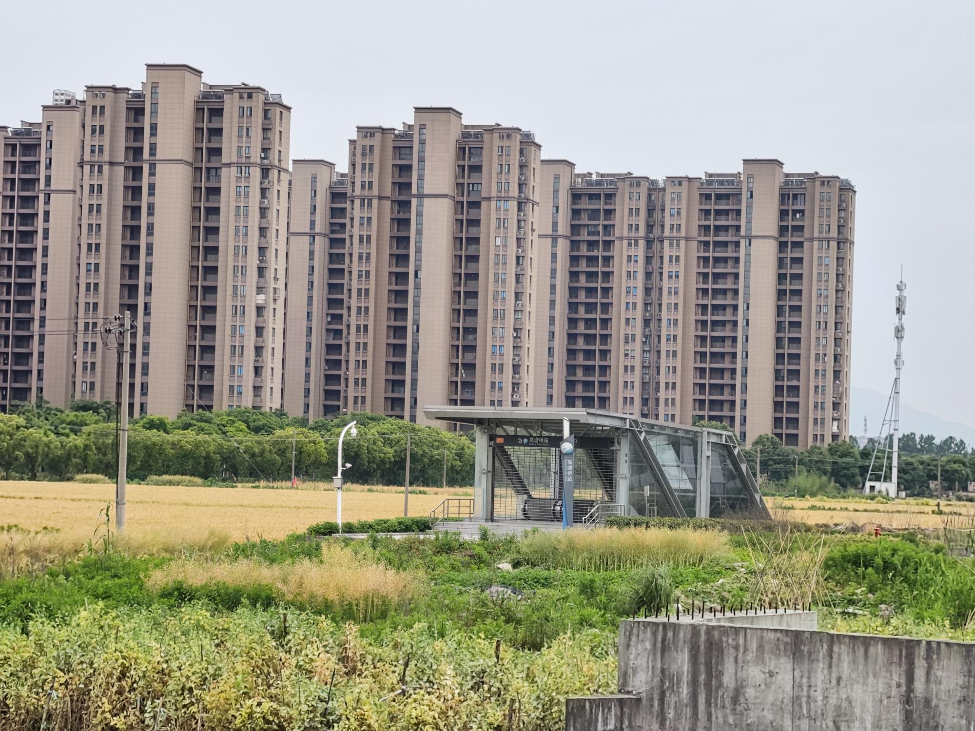 多个地铁站建在基本农田里（修建地铁站）