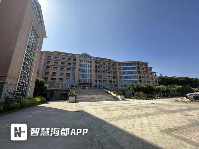 福建平潭一医院员工天台上吊身亡 家属称死者被扣工资一年多 警方介入