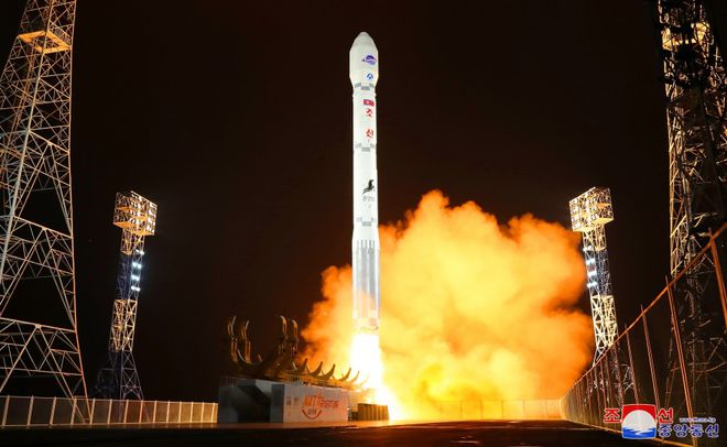 美日韩称将采取措施应对朝鲜发射侦察卫星，中方回应