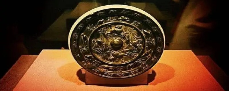 古代的铜镜需要什么才能保持光亮（古代的铜镜需要什么才能保持光亮和亮）
