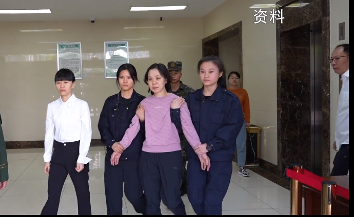 贵州两名落马女厅官被逮捕画面曝光