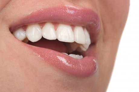牙齿松动是什么原因引起的 30岁牙齿松动是什么原因引起的