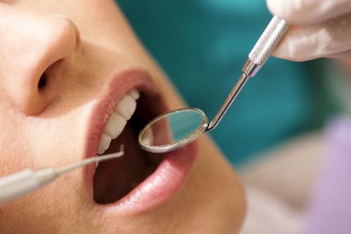 牙齿酸痛是什么原因怎么办（牙齿酸酸痛痛的怎么回事）