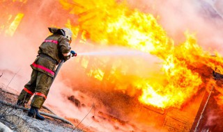 屋子着火了应该怎么做（屋子失火）