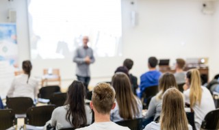 大学老师要考教师资格证吗（研究生当大学老师要考教师资格证吗）