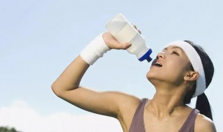 跑步完多久可以喝水 跑步完多久可以喝水吃饭