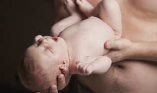 怎么判断宝宝是不是吃少了 怎么判断宝宝是不是吃少了奶粉