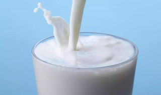 过期的牛奶能喝吗（还差一个月过期的牛奶能喝吗）